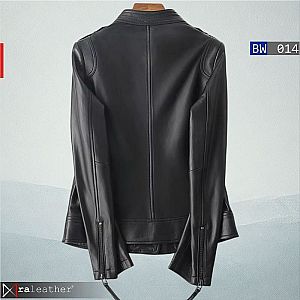 Jaket Kulit Wanita BW014 – Biker Style Elegan dan Berkarakter
