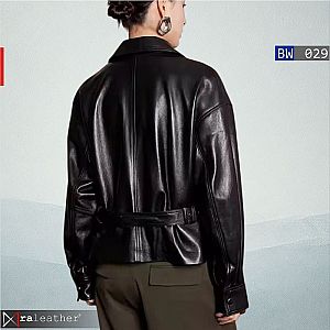 Jaket Kulit Wanita BW029 – Kasual Modern dengan Aksen Belt Elegan